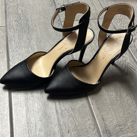 Size 9M Jessica Simpson black stilettos. - Picture 4 of 6